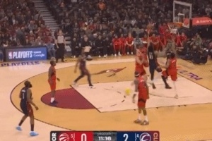 首轮交锋！阿伦内线火力全开，哈登三分穿针引线