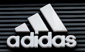 阿迪达斯足球赞助策略再优化，2025年营业利润增长54%达20.6亿欧元