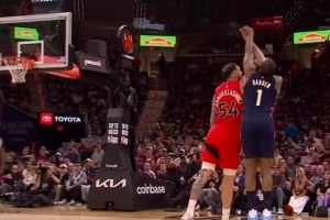 哈登三分击破防守 连中两罚力挽狂澜