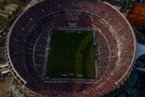 阿根廷德比盛况：纪念碑球场观众超8万，气氛火爆