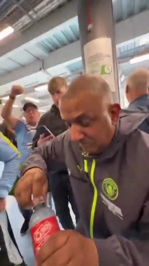 水瓶哥赛后狂欢：舞蹈与泪水齐飞