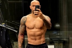 前足坛巨星亨利获拳王小罗伊·琼斯约战意向