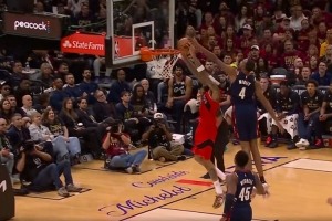 莫布里献“盖帽-暴扣”组合，哈登献上精准助攻