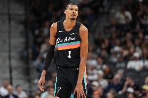 文班亚马22岁107天震惊NBA，斩获DPOY历史最佳