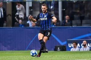 意媒罗马诺：国米或短约留用德弗里 海外俱乐部竞争激烈