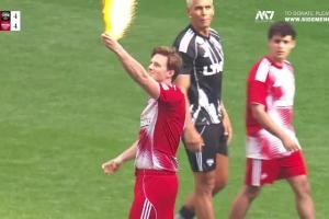 绿茵场上显神通！球员染黄后当场销毁黄牌，先前已警告裁判