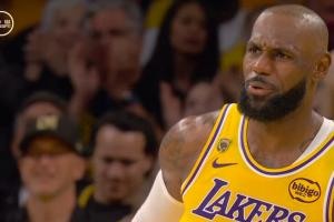 詹姆斯后仰跳投绝杀后 惊喜落泪