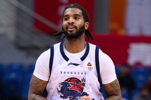 克里斯回归助山东击败深圳 媒体称他为球队定海神针