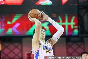 周琦半场贡献11分7板 罚球稳定性仍需检验