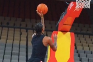 克里斯托弗今夜主场首秀CBA见证