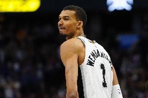 马刺文班半场个人秀：凯特琳·克拉克盛赞离谱表现