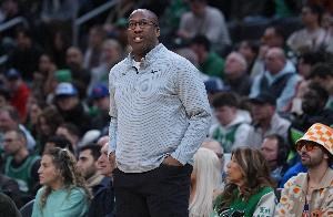 季后赛体验：迈克·布朗的挑战与努力