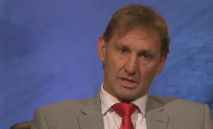 亚当斯质疑阿森纳领导力，建议赖斯接任队长