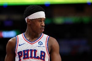 埃奇库姆：空位投篮反复偏出