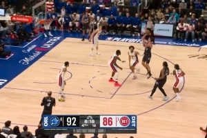 瓦格纳连取8分：超神表现囊括上篮、抢断、高难度投篮与隔扣