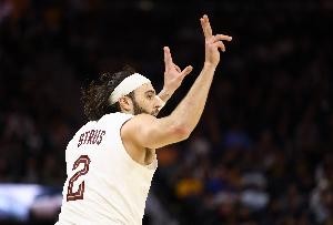 斯特鲁斯创骑士季后赛替补得分记录