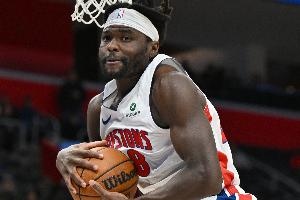 马洪建议斯图尔特远离纷争 做成熟球员