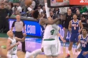 空中对决！乌布雷力挽狂澜隔扣武切维奇 塔图姆突破暴扣得分