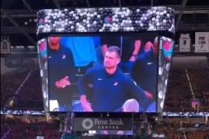 斯普利特马刺岁月引球迷喝彩