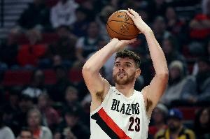 克林根半场仅得2分：被马刺全面压制