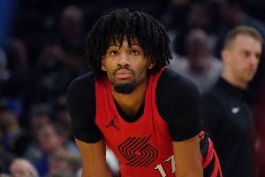 夏普半场表现低迷，三分全部偏出