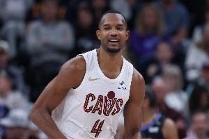 莫布里主宰赛场！暴扣不断+17分7板4助，正负值狂飙+12