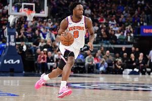 阿努诺比高效全面：18分8板1断助尼克斯取胜