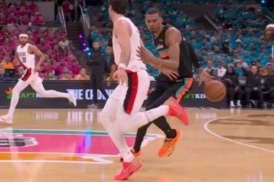 文班亚马身躯如舰，转身似猎