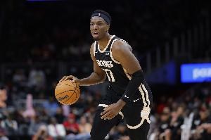 奥孔武半场4记命中高效献12分