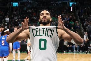 塔图姆强势回归：半场21分助绿军领先