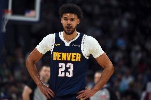 掘金约翰逊半场表现：7投4中10分平息战火