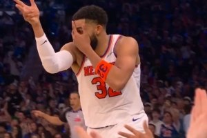 唐斯底角三分绝杀 挥舞庆祝引爆全场