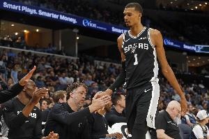 马刺核心：邓肯与老将助阵如灯塔般指引方向