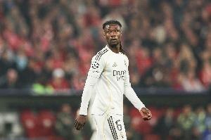 卡马文加落寞：皇马球员赛后更衣室崩溃痛哭