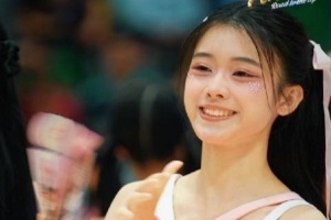 现场沸腾：精彩赛事与热情啦啦队的双重盛宴！