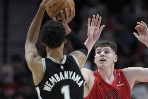 开拓者绝境重生：五指紧握的逆袭希望