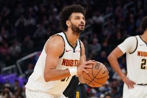 穆雷威猛表现：半场投篮虽偏但罚球稳如磐石，独得17分平两队之最