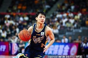 徐杰病倒登场仅十分钟表现低迷