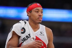 巴恩斯半场高效表现助猛龙抗衡骑士