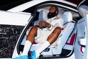 哈登赛后喜提豪车，高光时刻尽显豪气