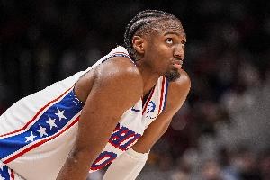 马克西遭严密盯防，得分惨淡但数据难掩