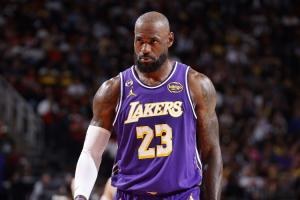 勒布朗半场过10助攻，季后赛历史再添一项平衡纪录