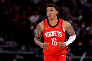 火箭小将史密斯表现疲软，下半场投篮惨淡