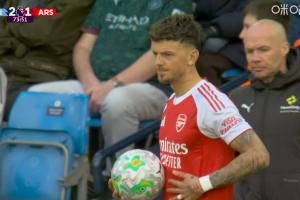 阿森纳74分钟换将调整，埃泽莫斯克拉离场