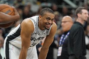 波波维奇恢复神勇 约翰逊盛赞老帅状态