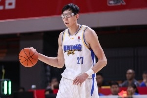 周琦表现分析：教练战术与球风变化影响数据