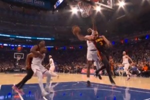 麦科勒姆上演神级拉杆反篮，无视罗宾逊防守