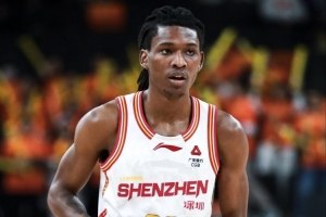 特奎维恩·史密斯高效表现但效率问题凸显：28中8&三分16中4 空砍34分