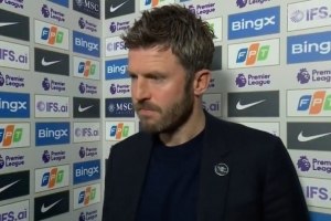 卡里克盛赞梅努回归，红魔中卫位置引关注