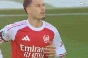 阿森纳中场换将，马丁内利替下马杜埃凯